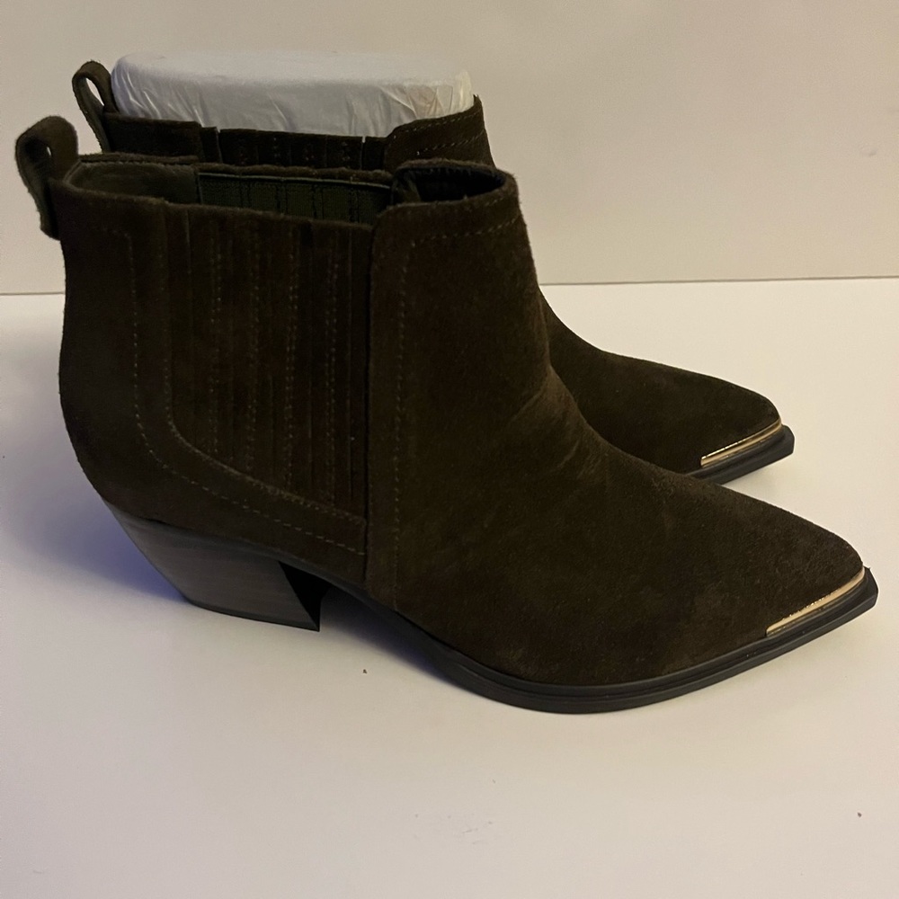 Sbicca vintage collection. Color Forest Green~ Size 7.5